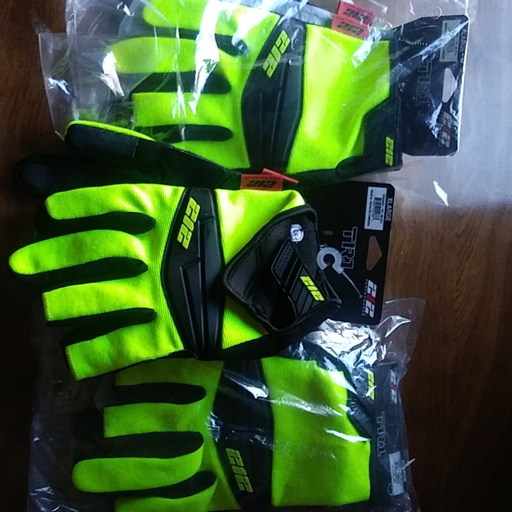 3 pairs of gloves
